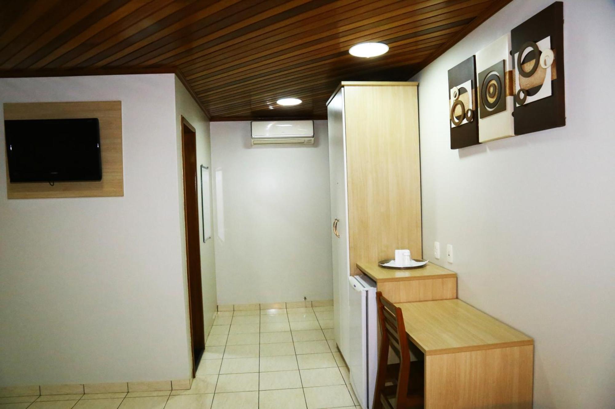 Swamy Hotel Крузейру-ду-Сул Экстерьер фото