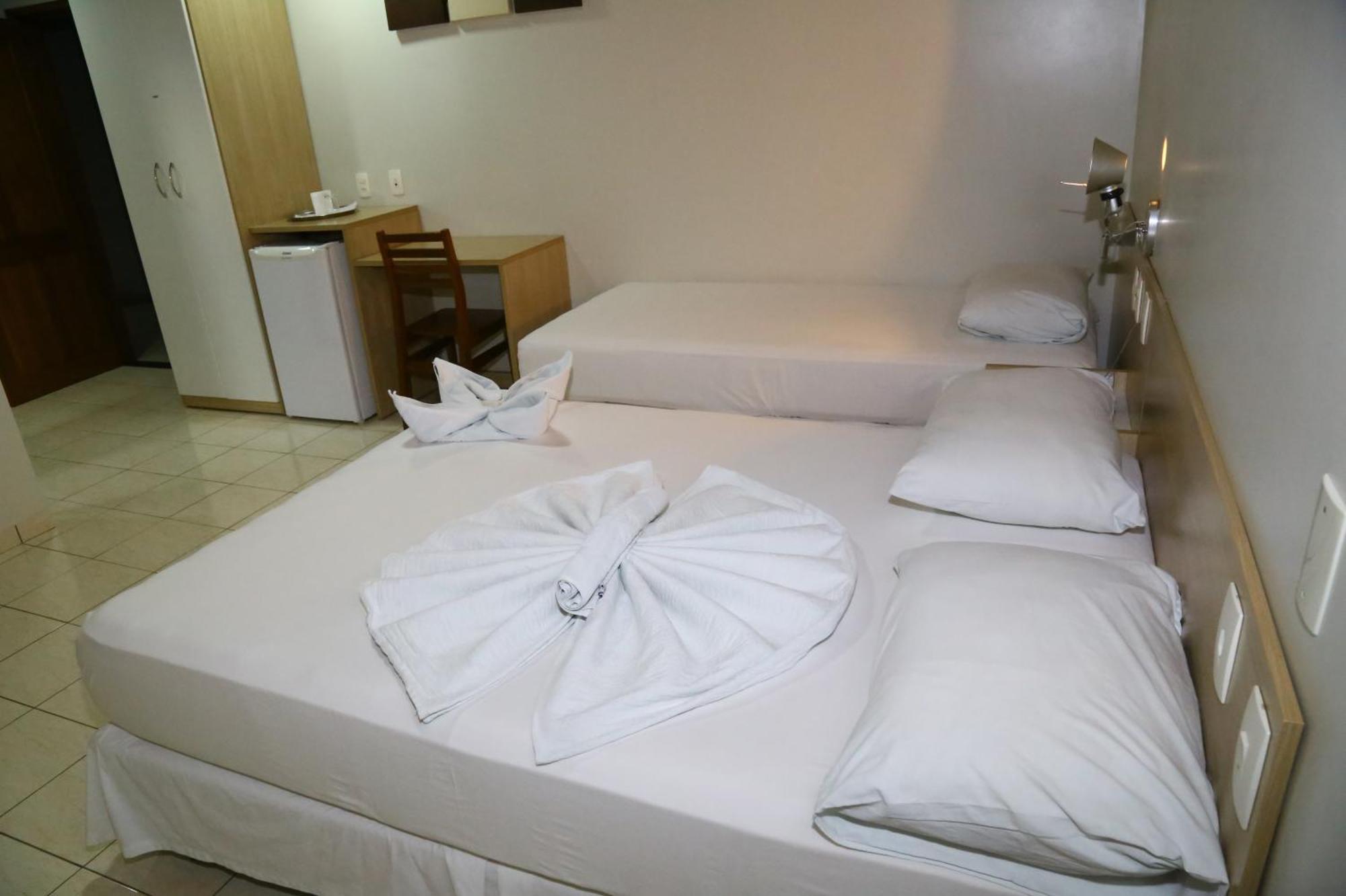 Swamy Hotel Крузейру-ду-Сул Экстерьер фото