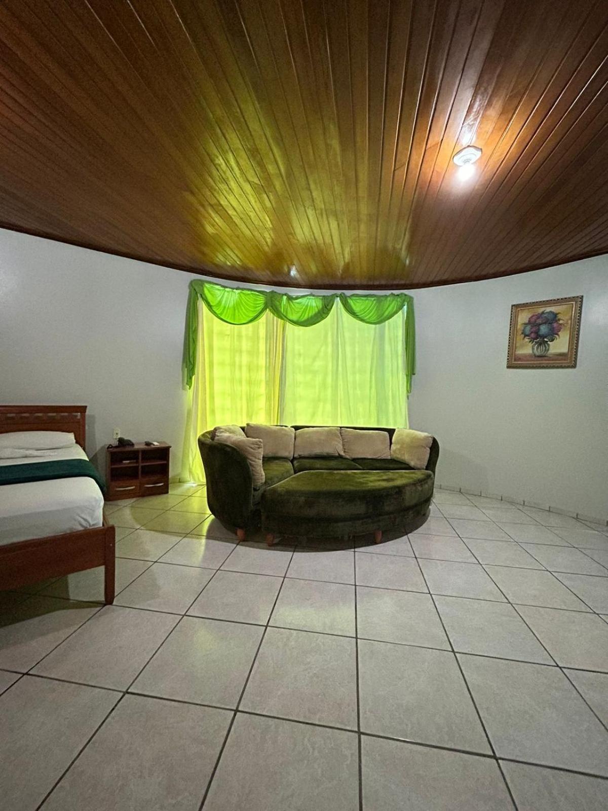Swamy Hotel Крузейру-ду-Сул Номер фото